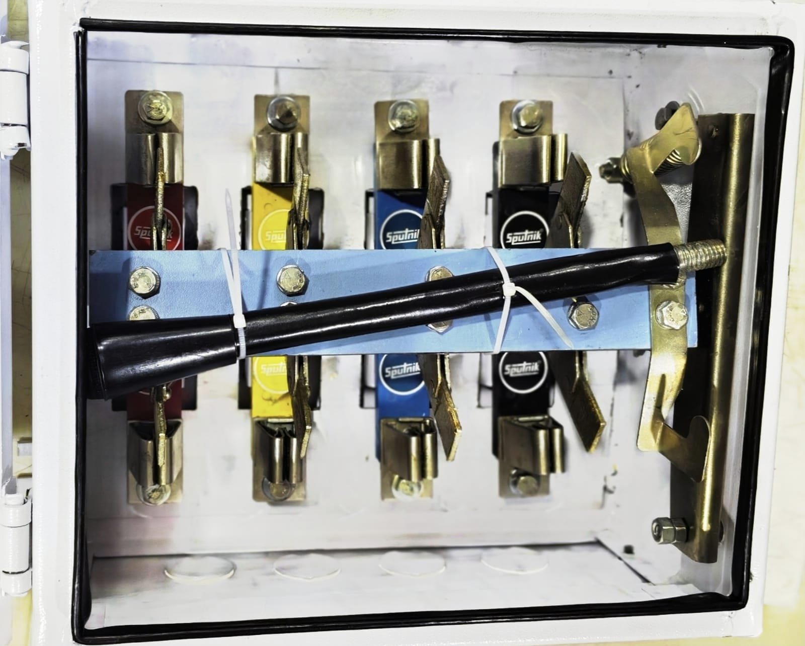 Sputnik Changeover Switch – Interior